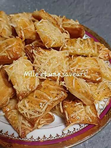 Crakers au parmesan et fromage râpé