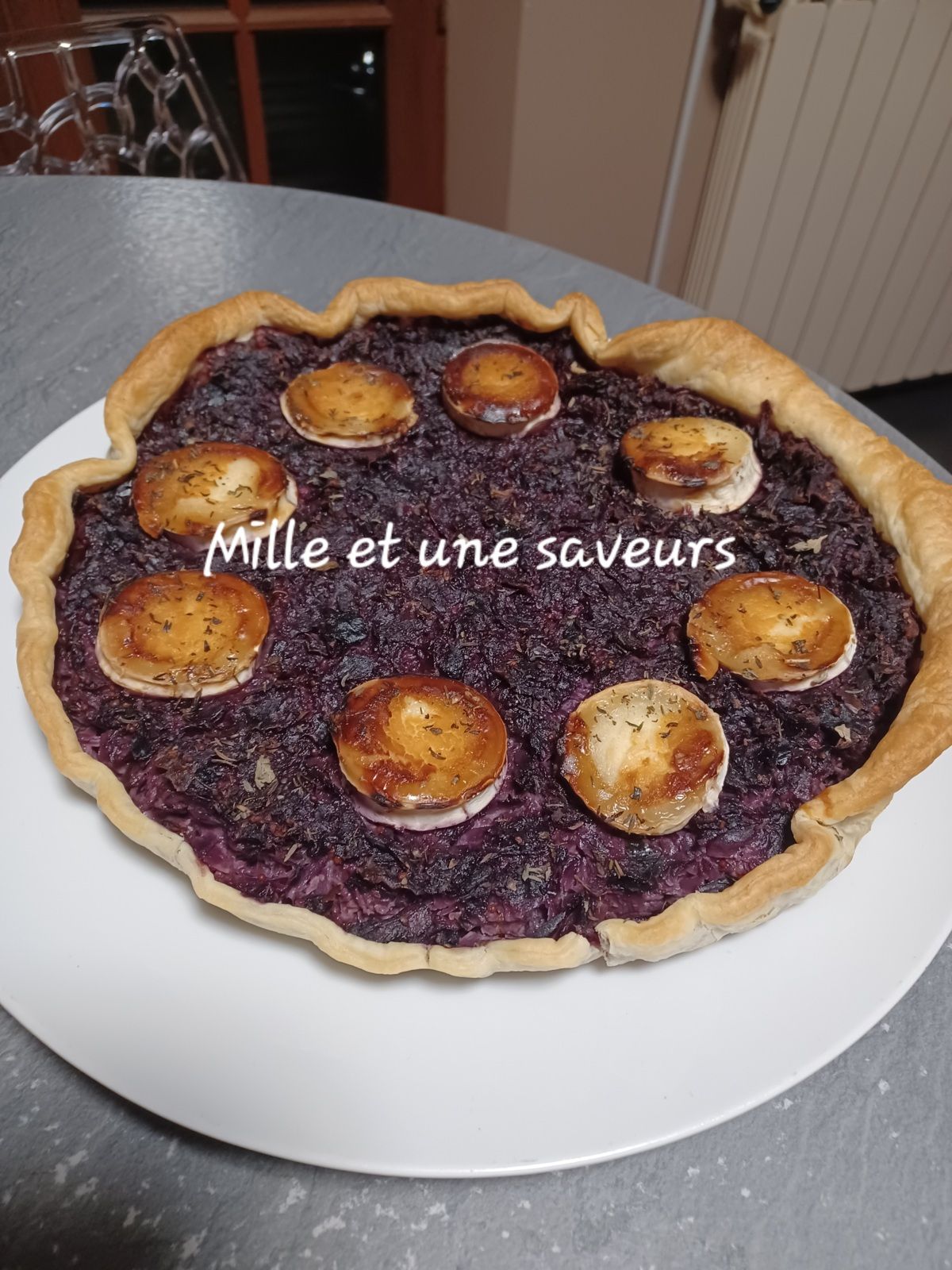 Tarte au chou rouge, lardons et pommes