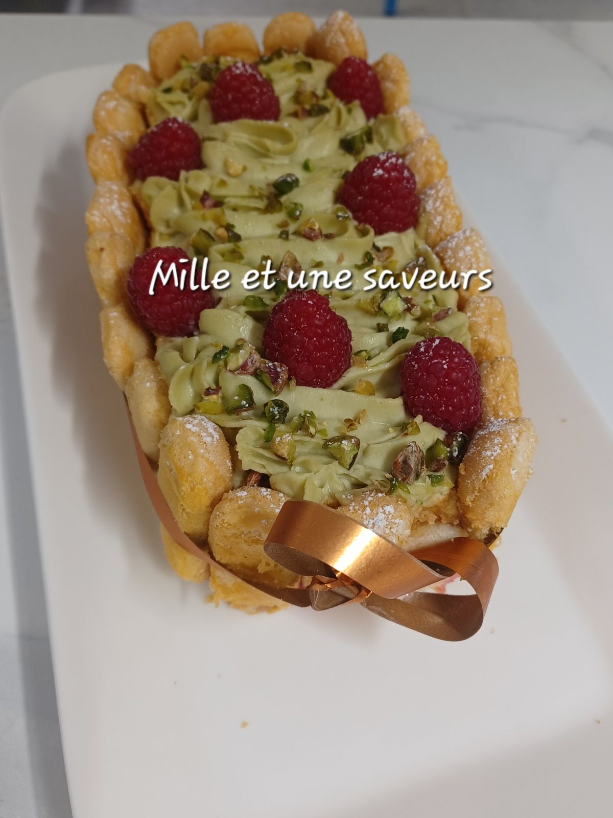 Buche pistache, framboise façon charlotte sans cuisson