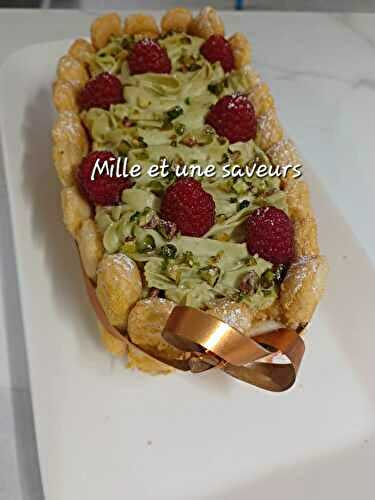 Buche pistache, framboise façon charlotte sans cuisson