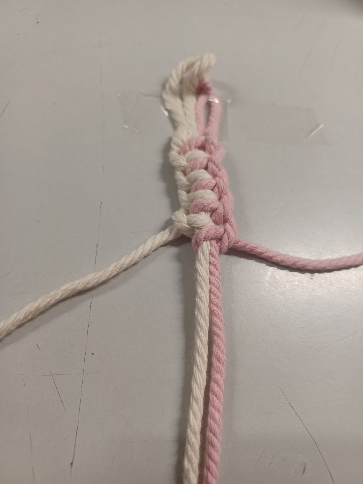 Bracelet macramé de deux couleurs