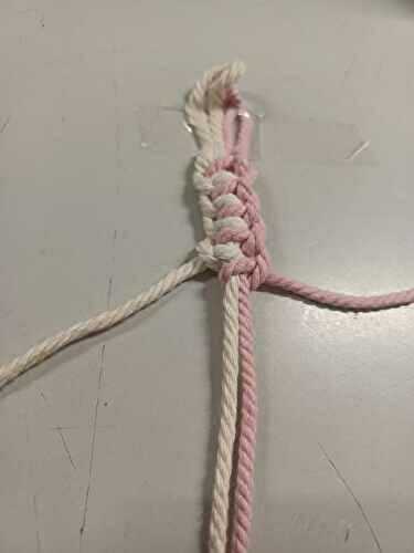 Bracelet macramé de deux couleurs