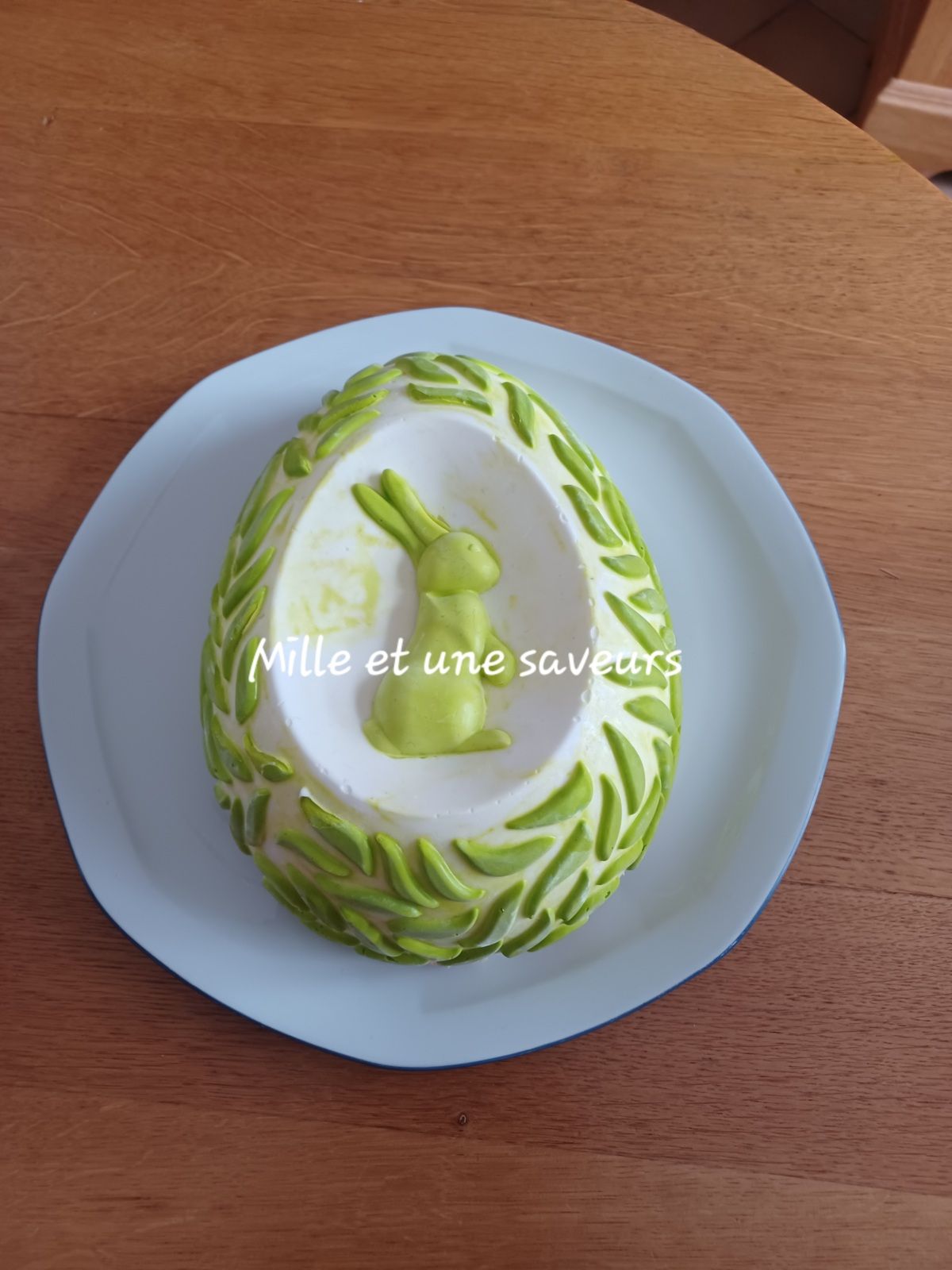 Oeuf de Pâques mousse coco, insert citron vert