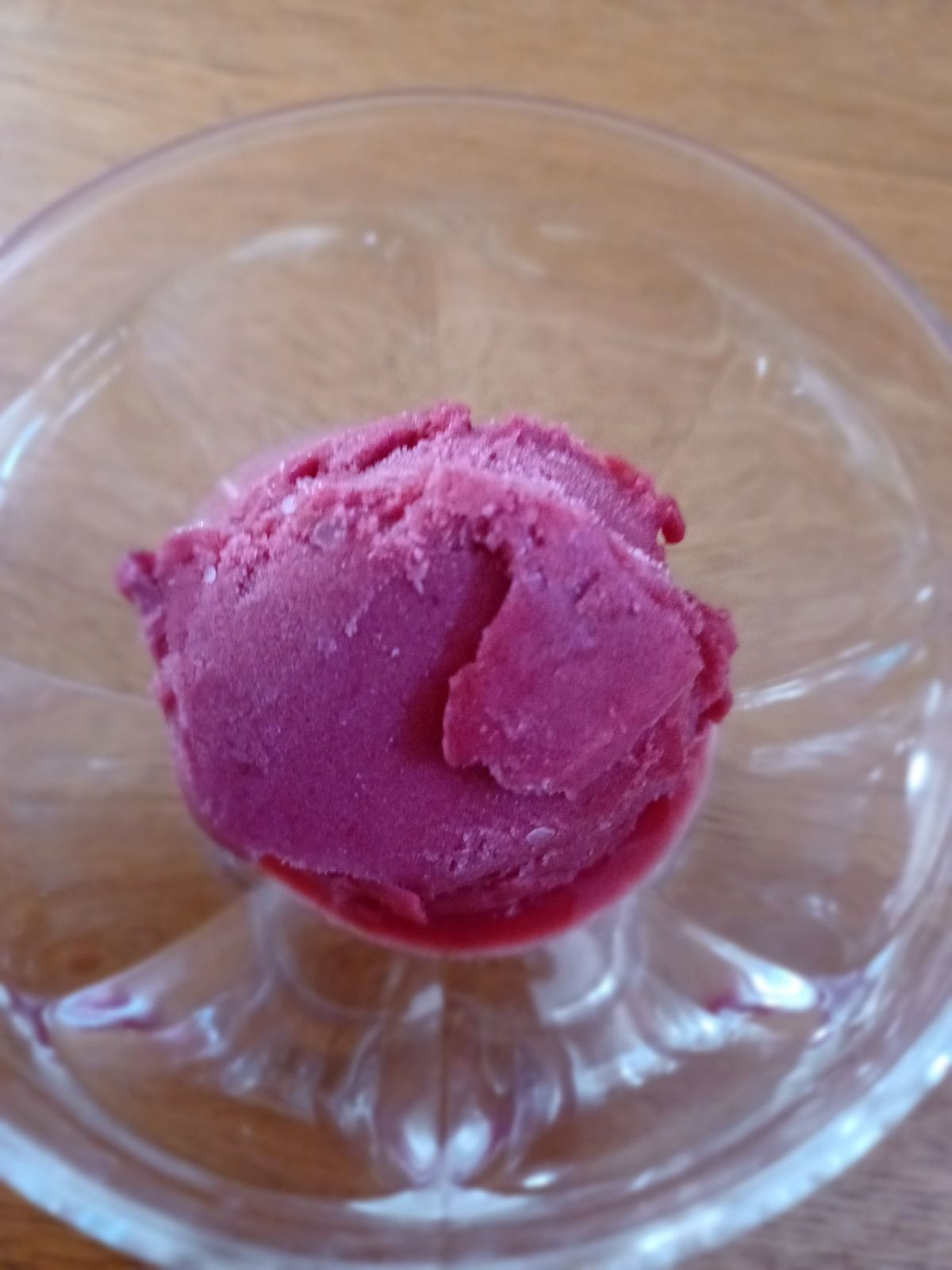 Sorbet fraise, coulis de framboises