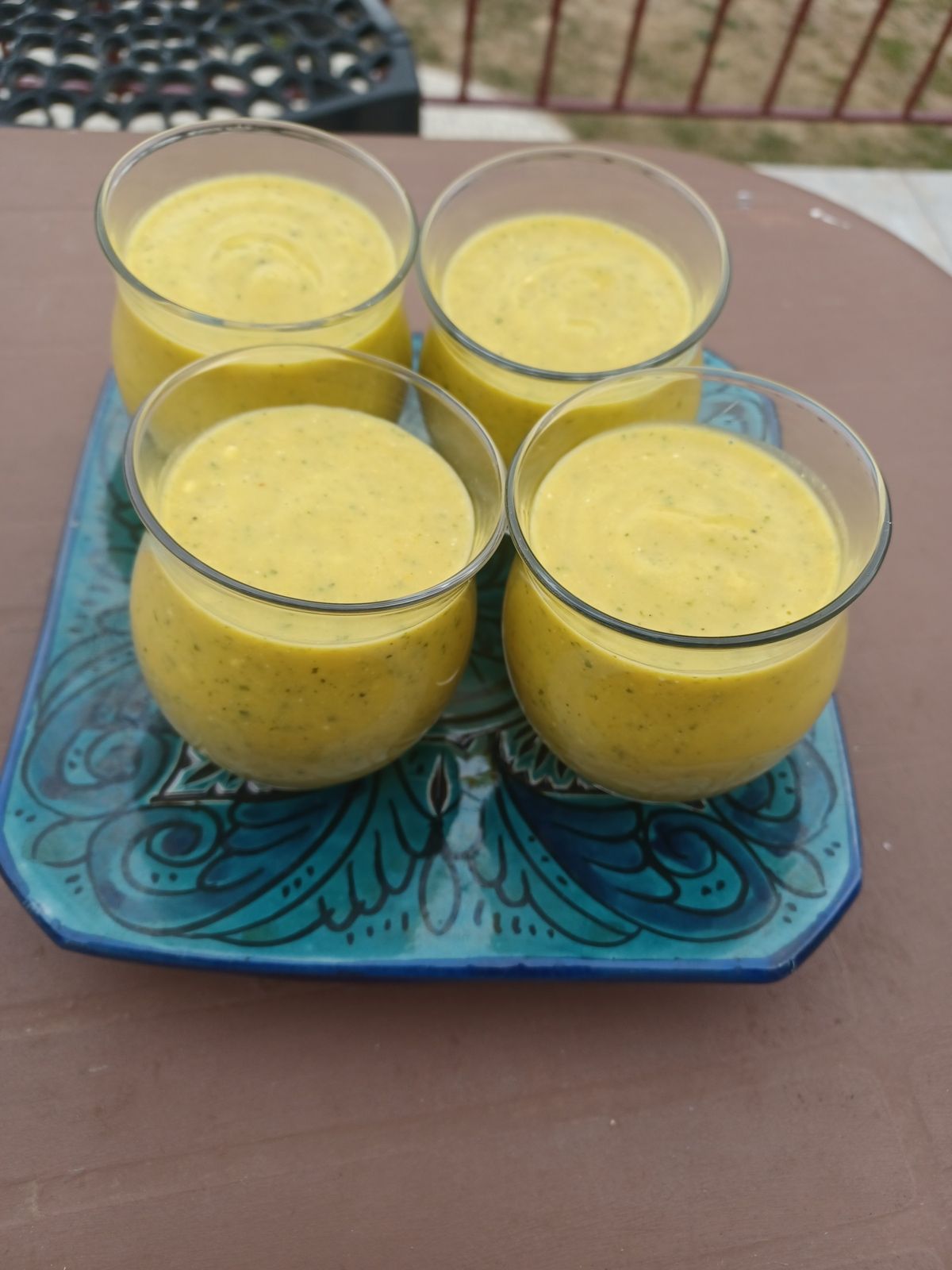 Gaspacho de courgettes aux épices et féta