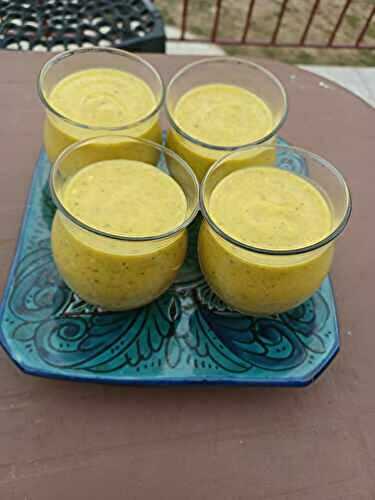 Gaspacho de courgettes aux épices et féta