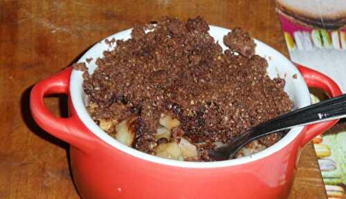 Crumble au cacao aux pommes, poires et bananes