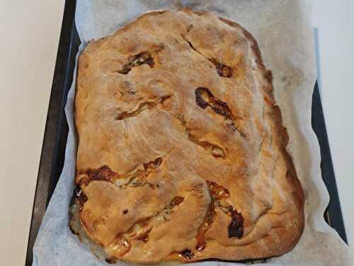 Focaccia aux poires, au bleu et aux lardons