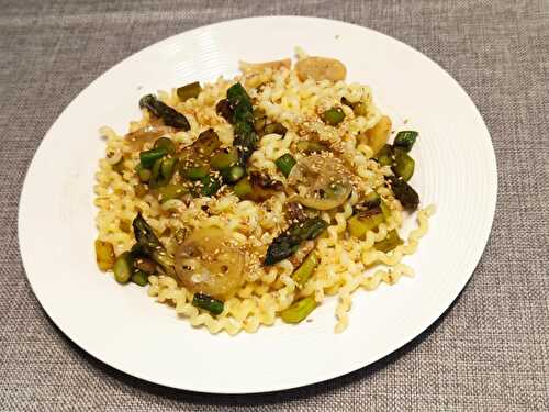 Fusilli lunghi aux asperges et aux graines de sésames