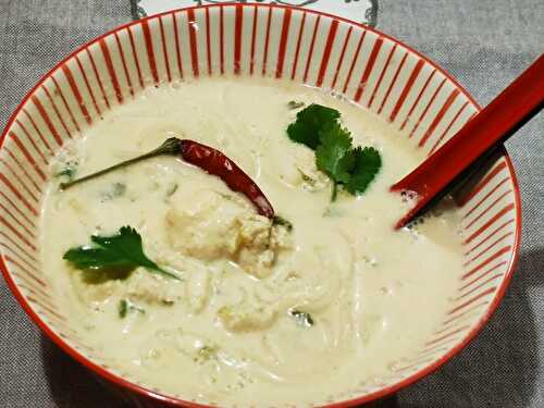 Soupe de coco, boulettes de poulet