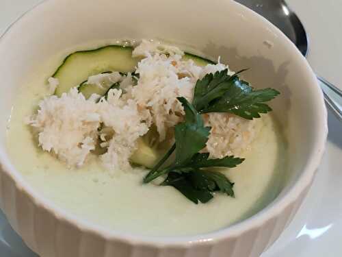 Soupe froide de concombre au crabe