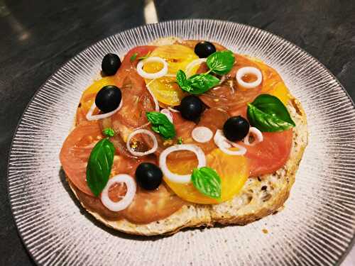 Tartine à la tomate