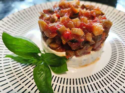 Ratatouille sur fond de fromage de chèvre