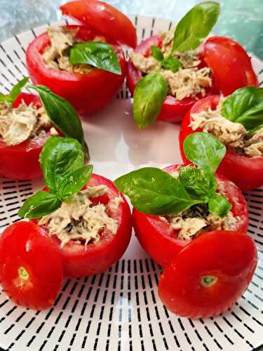 Tomates fourrées au maquereau au vin blanc