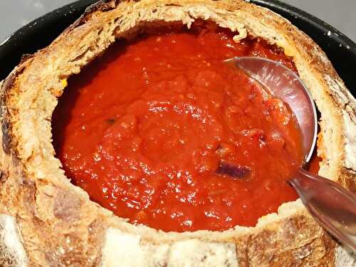 Soupe à la tomate en croûte