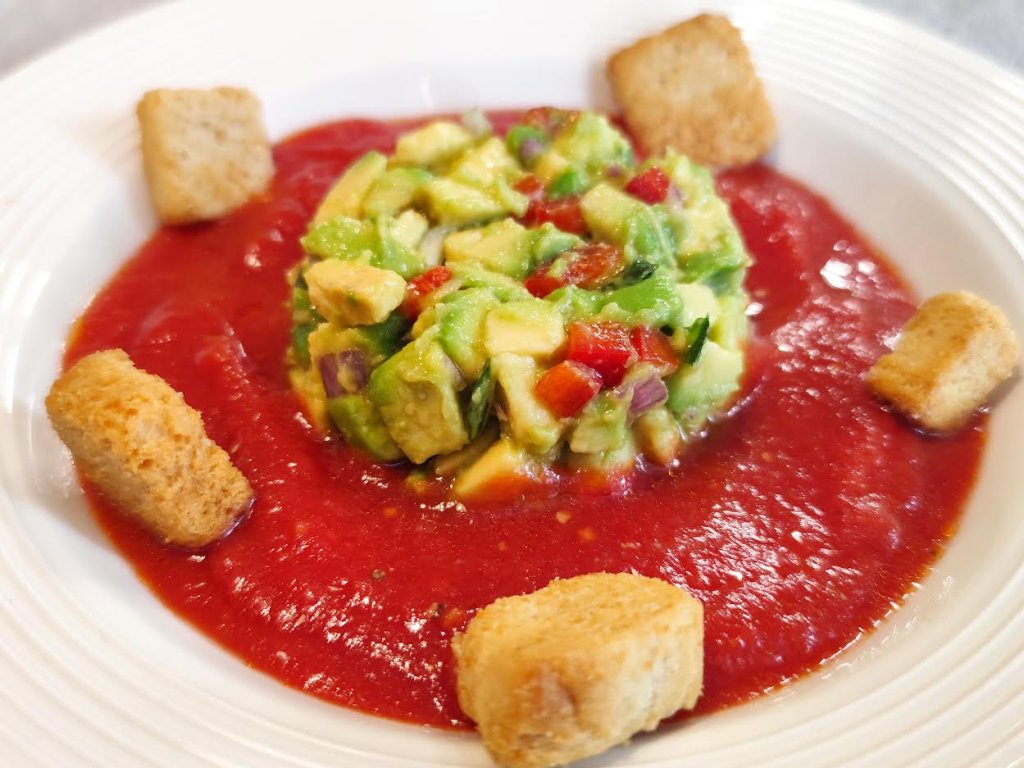 Tartare de légumes et sa soupe à la tomate