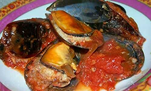 Moules farcies en sauce tomate