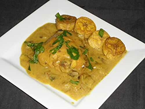 Poulet aux bananes plantain et au curry