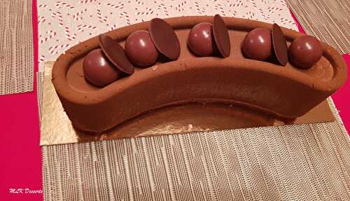 Entremet tout chocolat et sphères ganache framboise