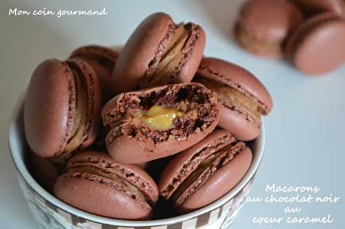 Macarons au chocolat noir et coeur caramel