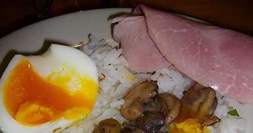 Oeufs mollets sur riz et champignons