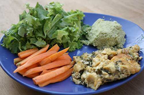 Assiette de soir d’été... : « houmous » de brocoli, omelette à l’oseille et au rocamadour