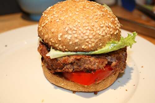 Burger au steak végétal tofu fumé/haricots rouges