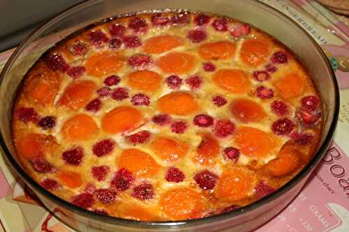 C’est pas parce que le temps des cerises est terminé qu’on doit se priver de clafoutis ! Clafoutis léger aux fruits d’été (sans lactose)