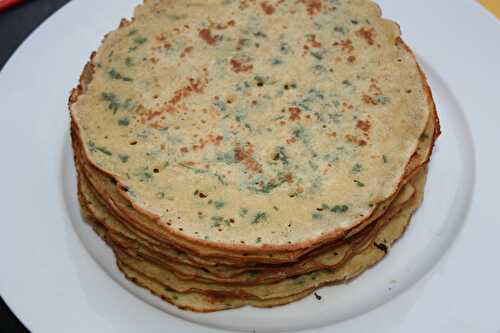 Crêpes de pois chiche à la coriandre et garnitures (tomate & avocat)