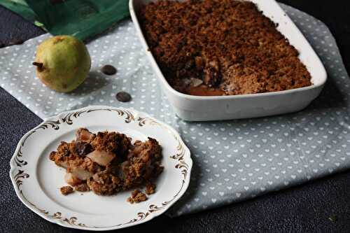 Crumble à tomber poire-chocolat à la farine de châtaigne, touche de tonka