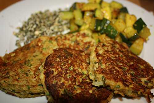 Galettes de quinoa aux fanes et poêlée de courgette