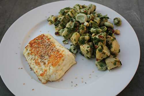 Halloumi poêlé, salade de fèves et fonds d'artichauts