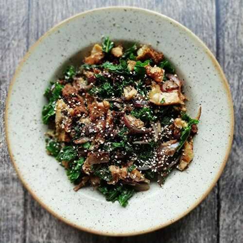 La p'tite poêlée kale, tofu, shitakés pour vous régaler en légèreté entre les deux réveillons ;)