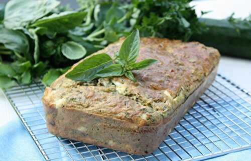 Le cake de vos apéros de l'été, tout en fraicheur et légèreté: feta et herbes