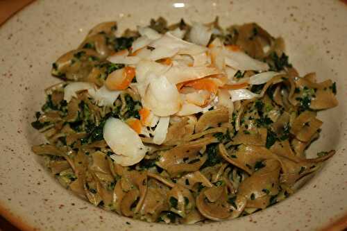 Pâtes de petit épeautre au pesto de kale et au haddock