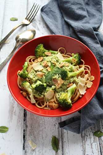 Spaghettis au pesto de brocoli parce que des pâtes, des pâtes... oui mais avec des brocolis