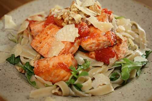 Tagliatelles saumon, tomate, roquette, noix et citron