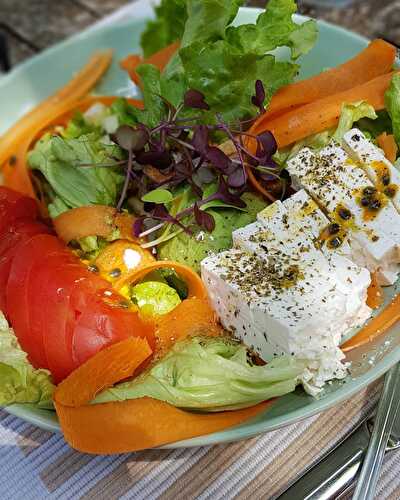 Salade composée estivale et sa sauce Maracuja.