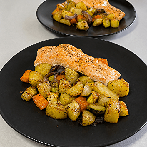 Saumon au four avec légumes : recette rapide sur plaque