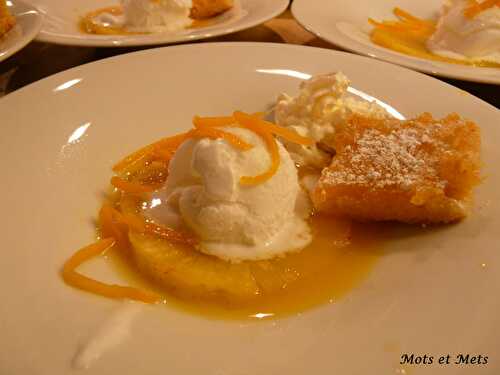 Ananas caramélisé sur sirop de miel et orange, sorbet à la noix de coco