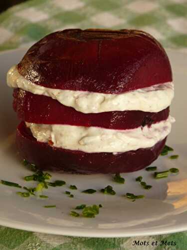 Hamburger de betteraves et sa crème au chèvre et aux noisettes