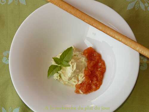 Mousse d'avocat à la vinaigrette de tomate