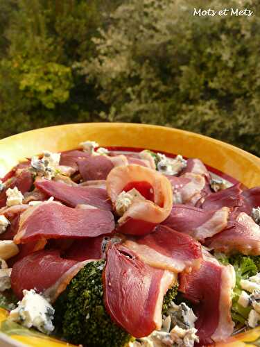 Salade printannière aux brocolis et magrets de canard