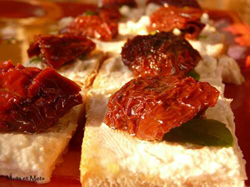 Toasts ensoleillés aux tomates confites et au basilic