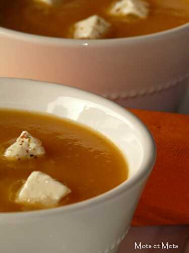 Velouté de carottes au curry et ses dés de fêta