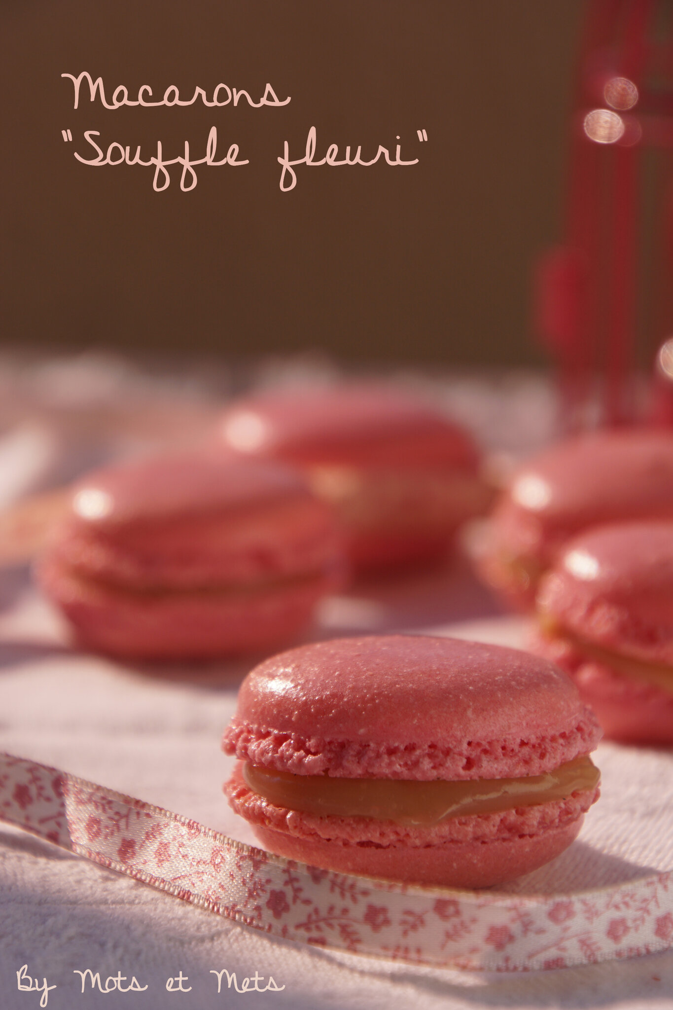  Macarons "Souffle fleuri": rose, rhubarbe et lilas
