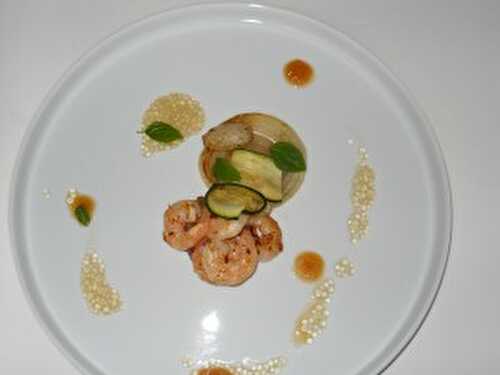 Oignon et courgette grillés, gambas, tapioca et gelée de pommes