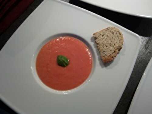 Soupe froide de tomates à la pastèque