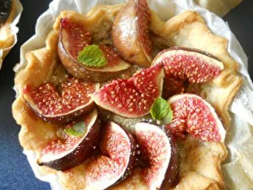 Tartelette aux figues et aux pistaches