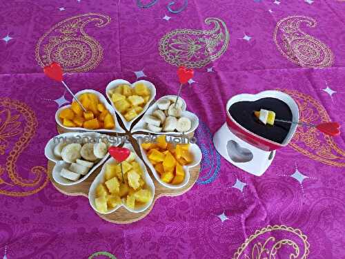 Fondue au chocolat et brochettes de fruits